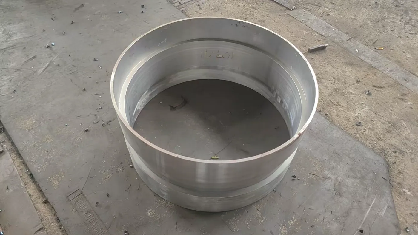 大型环形加工件的工厂现场照片